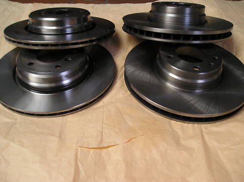 4 x brzdové kotúče predné + zadné len 750i + 740d BMW E38