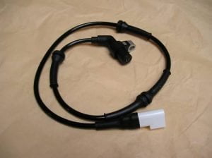 1 ABS Sensor (otáčky kolesa) predná náprava