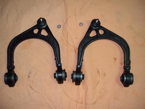 2x rameno horné komplet predná náprava Chrysler 300C