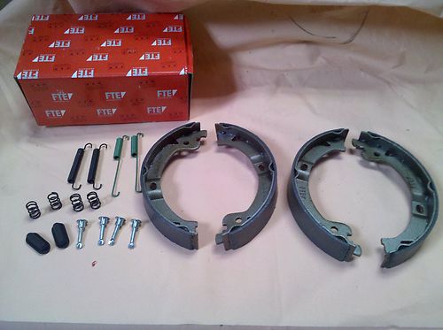 Brzdové čeľustia + sada pružín "na kotúčovú brzdu" Chrysler Voyager