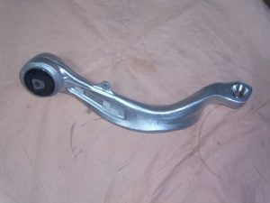 1x rameno pravé BMW všetky E60 / E61 xi Modely predná náprava