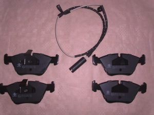 Brzdové platničky predná náprava vrátane snímača opotrebenia BMW E39 od 520
