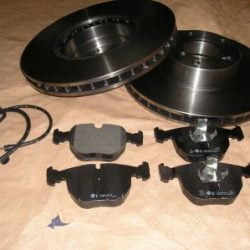 Brzdové kotúče + platničky predná náprava BMW E90-E91 od 318i-325i