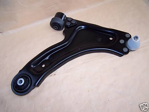 Rameno přední pravé spodní Opel Corsa C