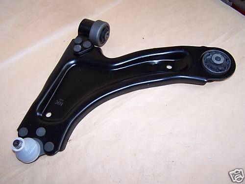 Rameno přední levé spodní Opel Corsa C