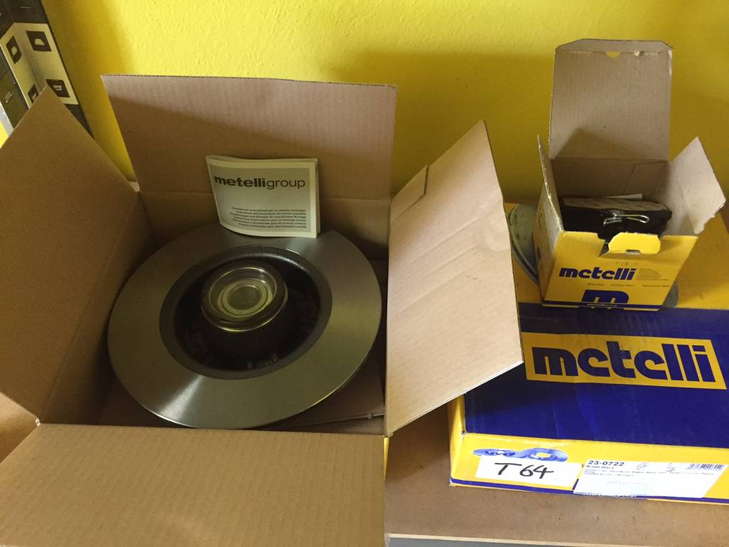 Brzdové kotúče zadné komplet s ložiskami + brzdové platničky Renault Megane II