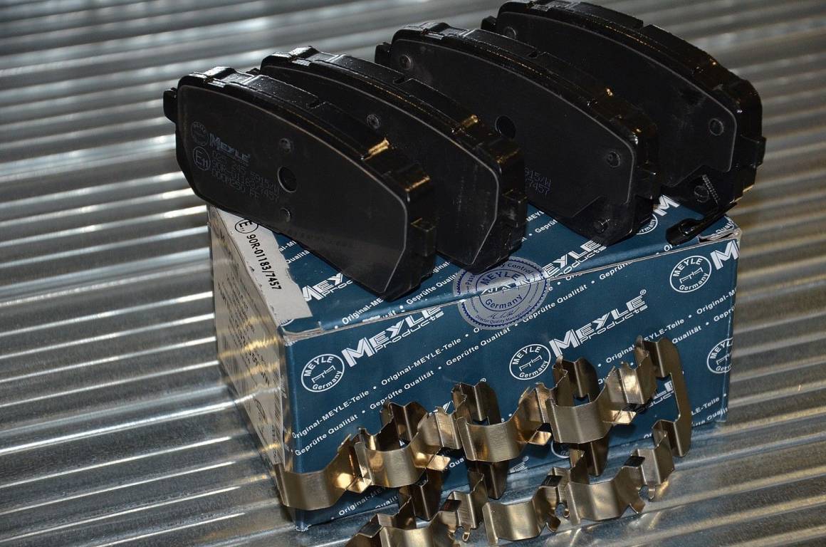 Brzdové platničky komplet zadná KIA CARNIVAL / GRAND CARNIVAL III