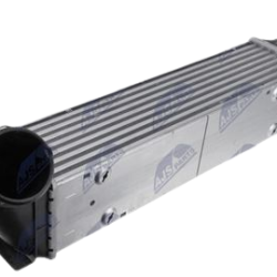 Intercooler, chladič plniaceho vzduchu BMW 1 E81,E82,E87,E88 04-, 3 E90,E91,E92,E93 05-, X1 E84 09-, X1 25DX, Z4 E89 09-