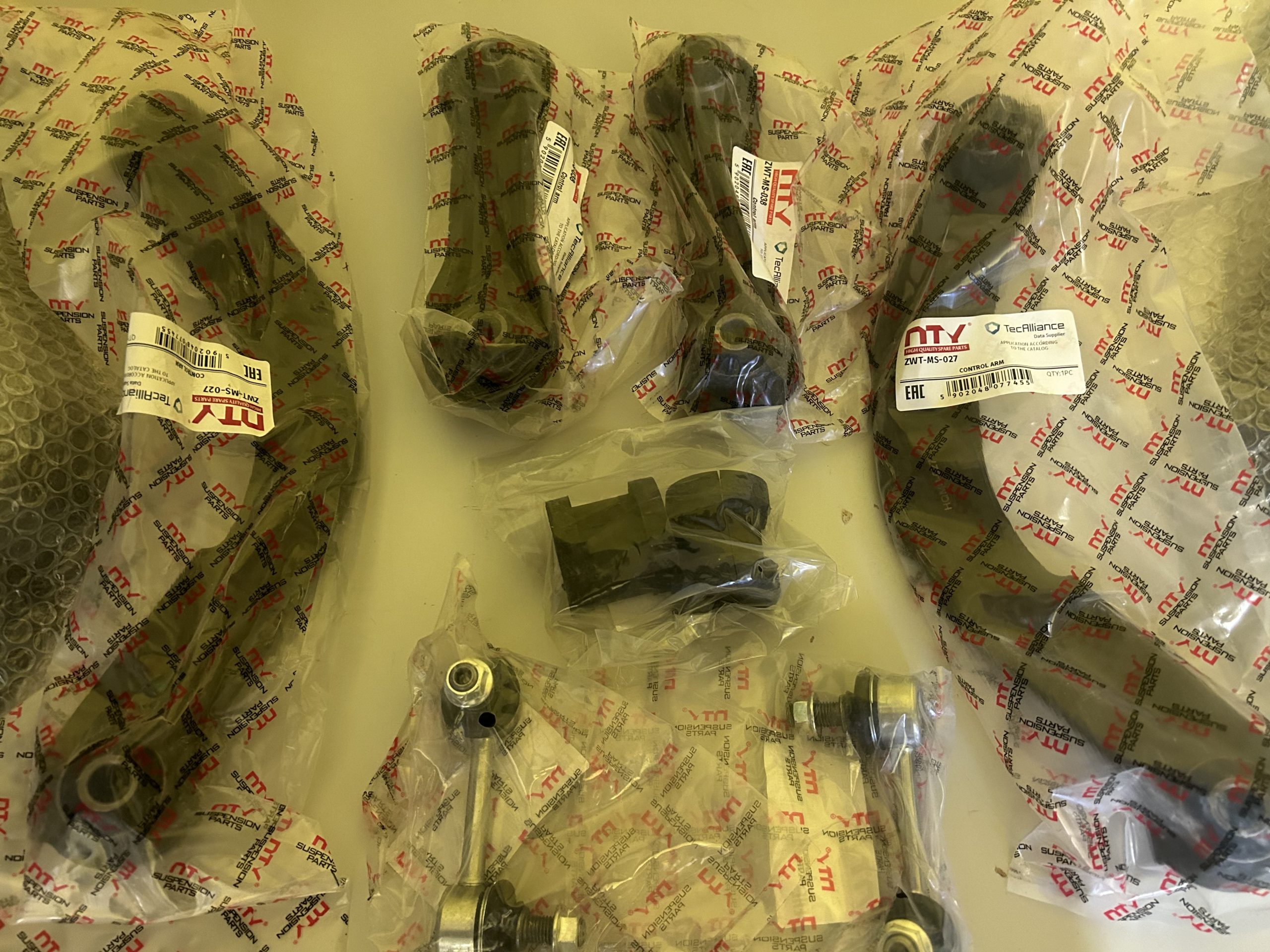 Veľká sada ramien zadné náprava MITSUBISHI OUTLANDER 06-, LANCER 07-, CITROEN C-CROSSER 07-, PEUGEOT 4007