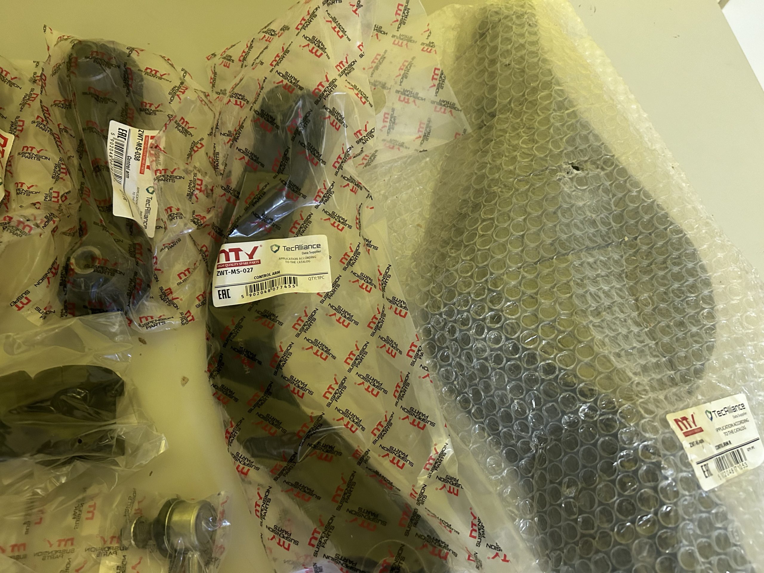 Veľká sada ramien zadné náprava MITSUBISHI OUTLANDER 06-, LANCER 07-, CITROEN C-CROSSER 07-, PEUGEOT 4007